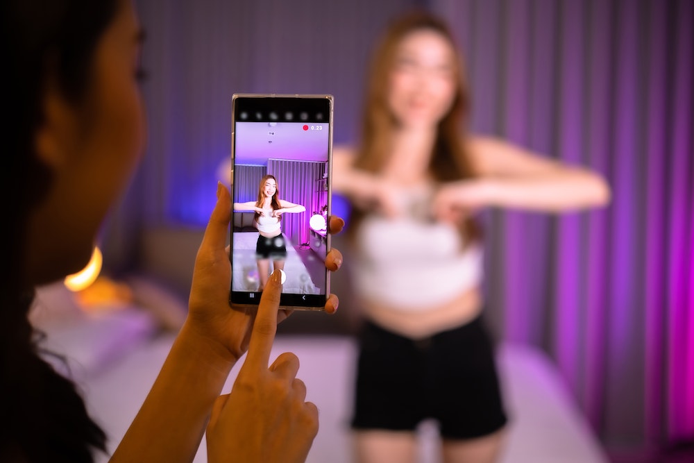 TikTok : maîtriser la communication sur le réseau social phénomène