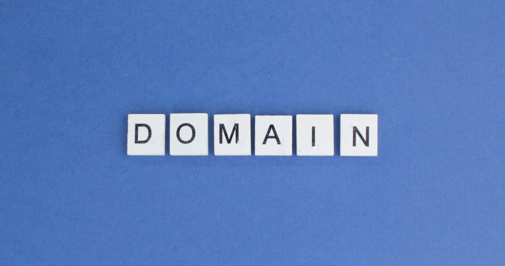 Enregistrer un nom de domaine : une étape cruciale pour votre présence en ligne